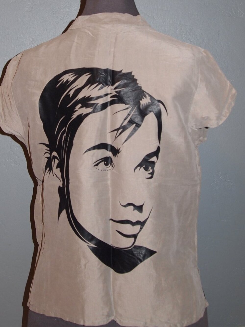 Y2K Mandarin Collar Art Tee Top with Graphic Print in 100% Silk Taupe Tan M
